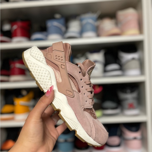 Nike Womens Huarache Run AA0524-600 Particle Pink Gum Bottom Size 7.5 - Picture 1 of 7